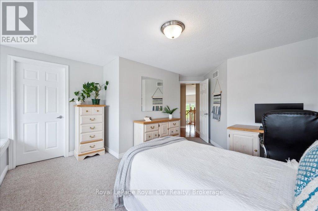 












67 GREY OAK DRIVE

,
Guelph (Pineridge/Westminster Woods),




Ontario
N1L1R2

