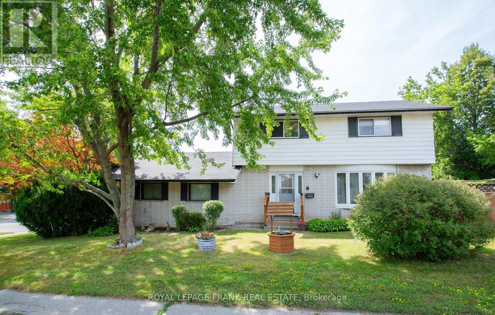 












1 ROOSEVELT AVENUE

,
Ajax (South East),




Ontario
L1S2L1

