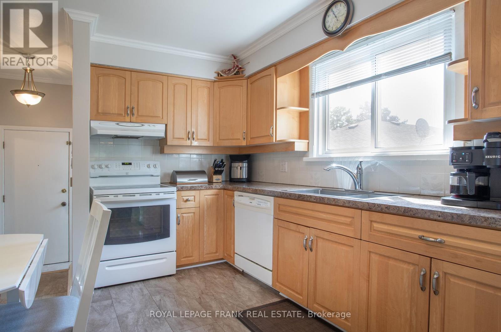 












1 ROOSEVELT AVENUE

,
Ajax (South East),




Ontario
L1S2L1

