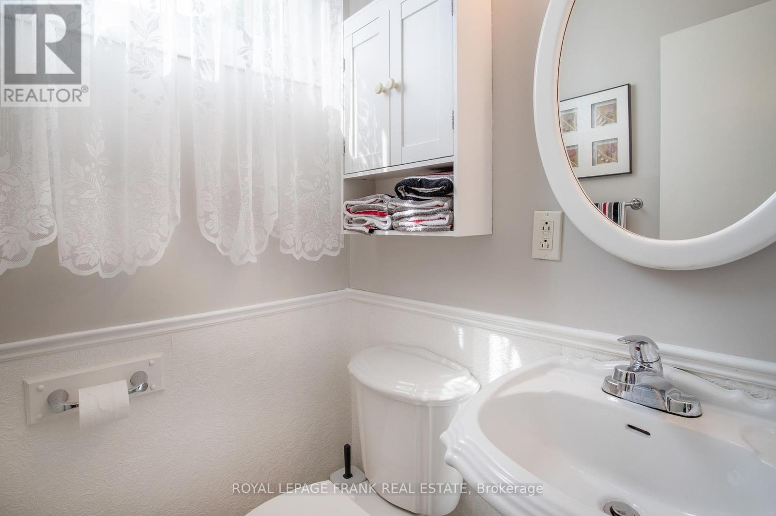 












1 ROOSEVELT AVENUE

,
Ajax (South East),




Ontario
L1S2L1


