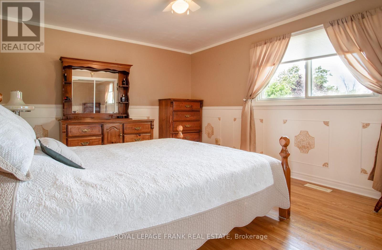 












1 ROOSEVELT AVENUE

,
Ajax (South East),




Ontario
L1S2L1

