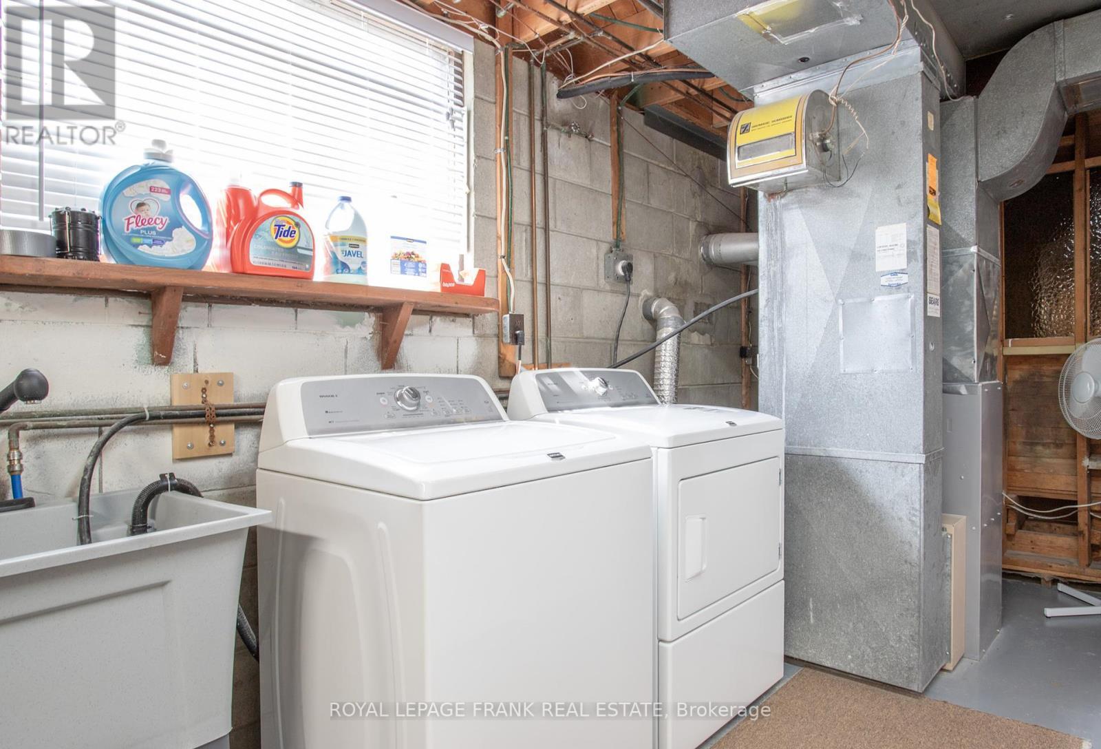 












1 ROOSEVELT AVENUE

,
Ajax (South East),




Ontario
L1S2L1

