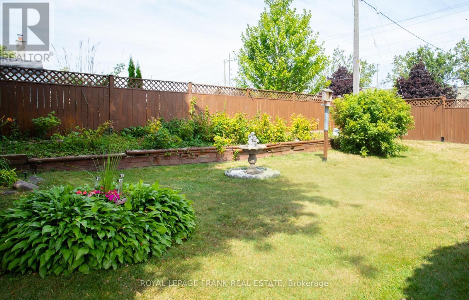 












1 ROOSEVELT AVENUE

,
Ajax (South East),




Ontario
L1S2L1

