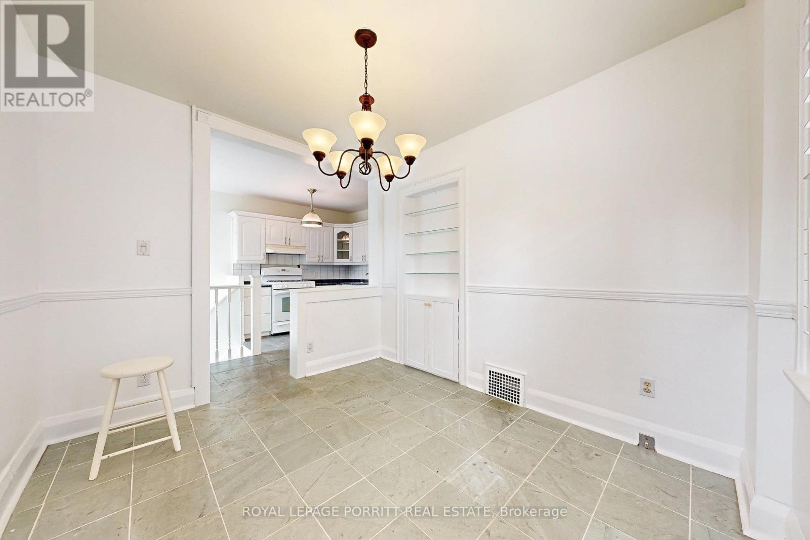 












25 ASH CRESCENT

,
Toronto,




Ontario
M8W1E4

