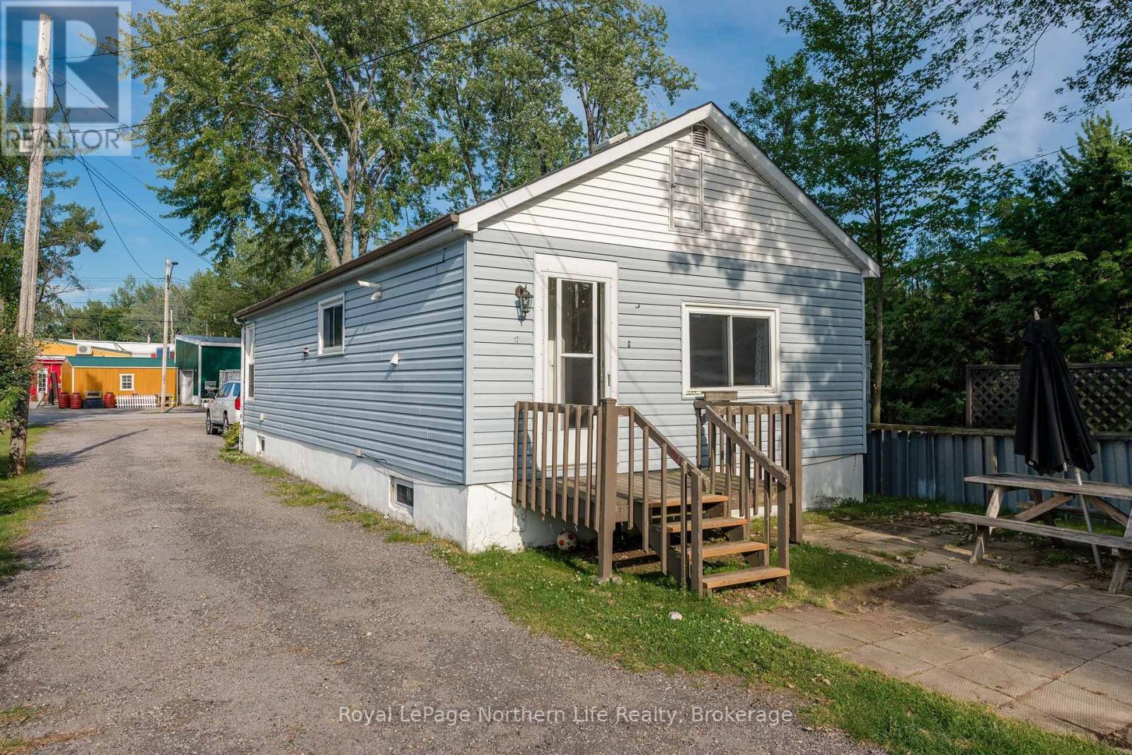 












581 BANNER AVENUE

,
North Bay (Ferris),




Ontario
P1A1X7

