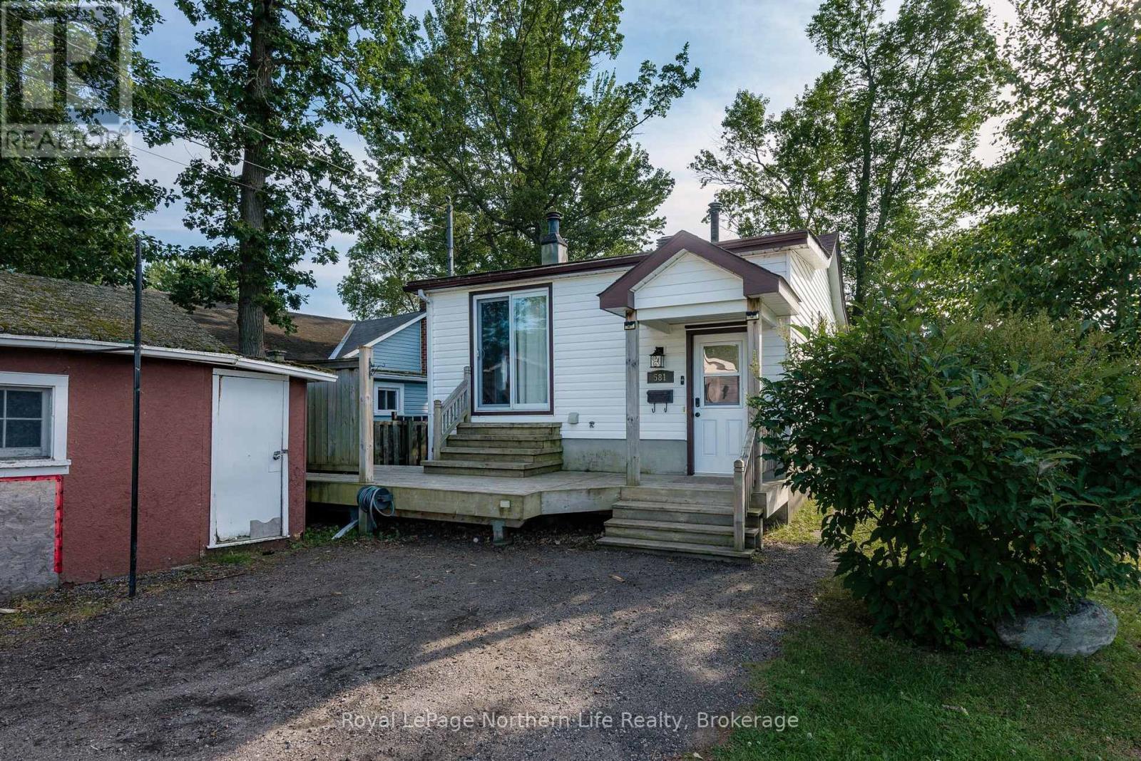 












581 BANNER AVENUE

,
North Bay (Ferris),




Ontario
P1A1X7

