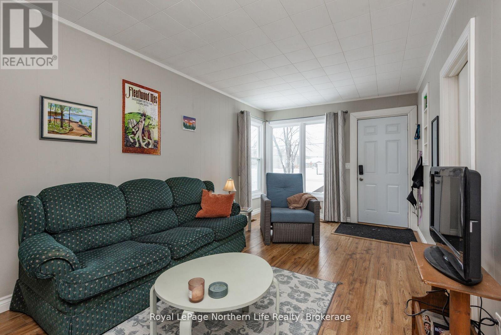 












581 BANNER AVENUE

,
North Bay (Ferris),




Ontario
P1A1X7

