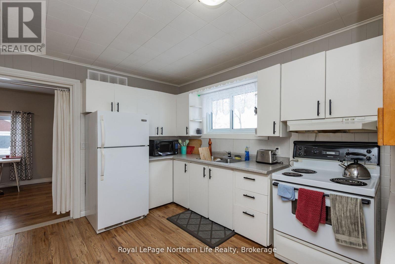 












581 BANNER AVENUE

,
North Bay (Ferris),




Ontario
P1A1X7

