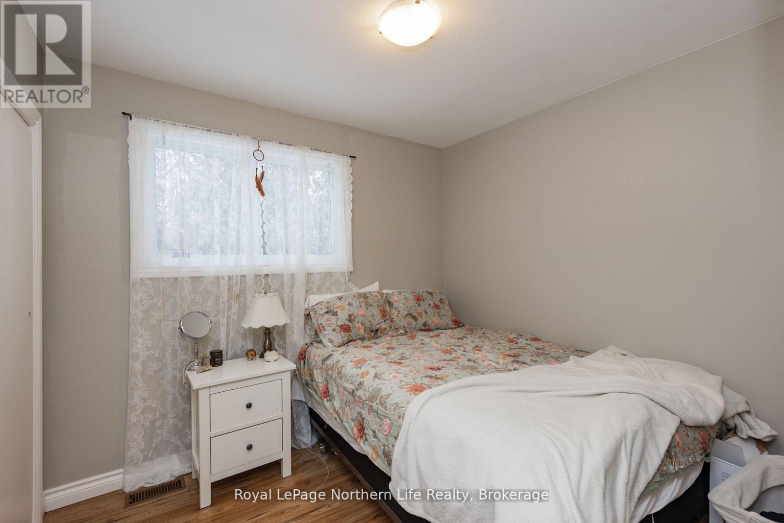 












581 BANNER AVENUE

,
North Bay (Ferris),




Ontario
P1A1X7

