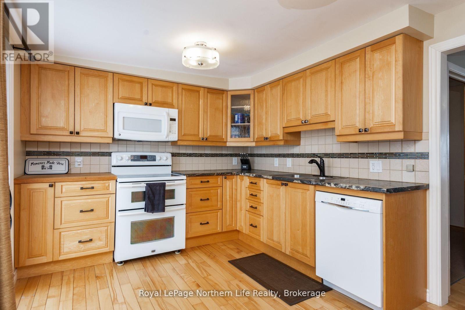 












581 BANNER AVENUE

,
North Bay (Ferris),




Ontario
P1A1X7

