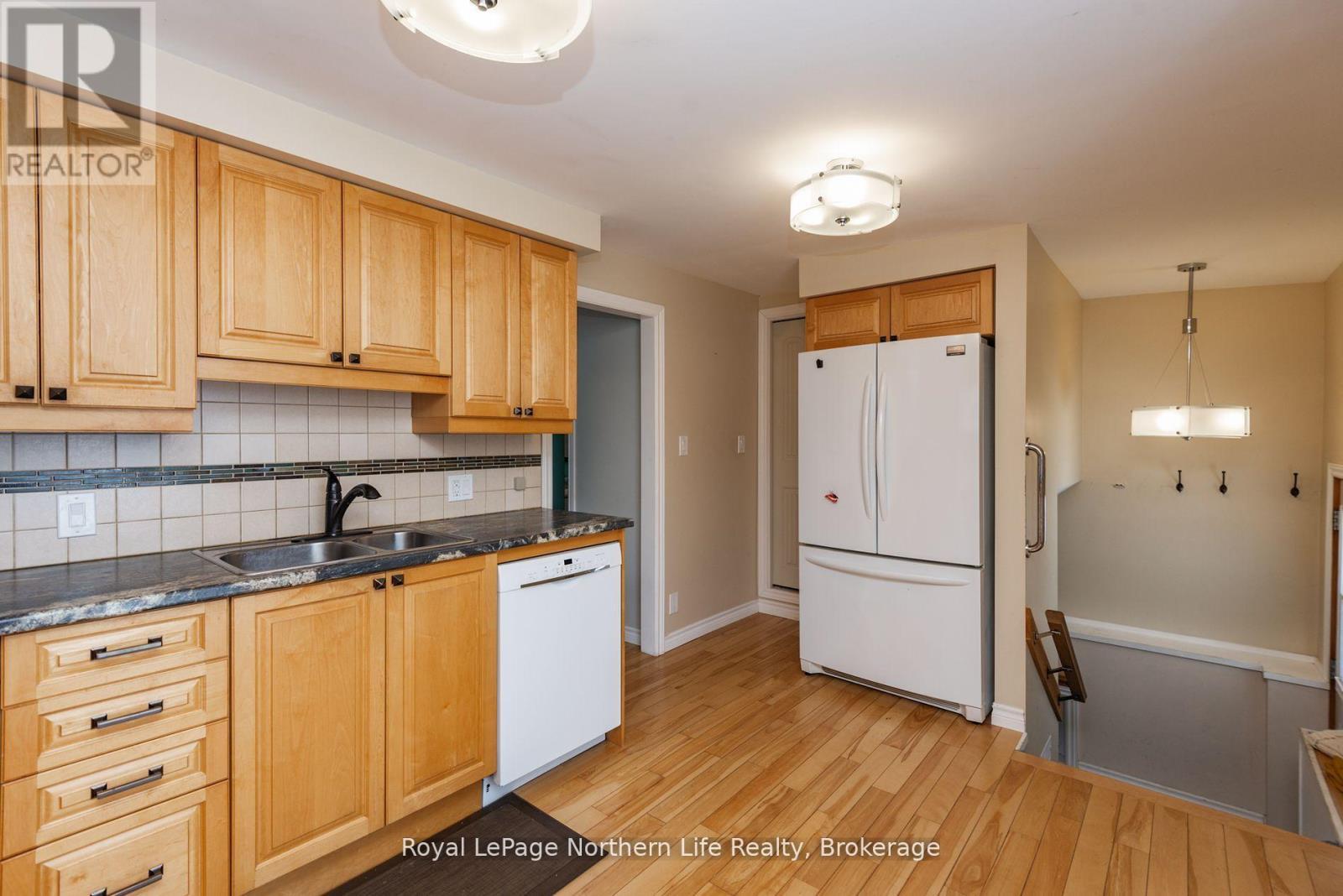 












581 BANNER AVENUE

,
North Bay (Ferris),




Ontario
P1A1X7

