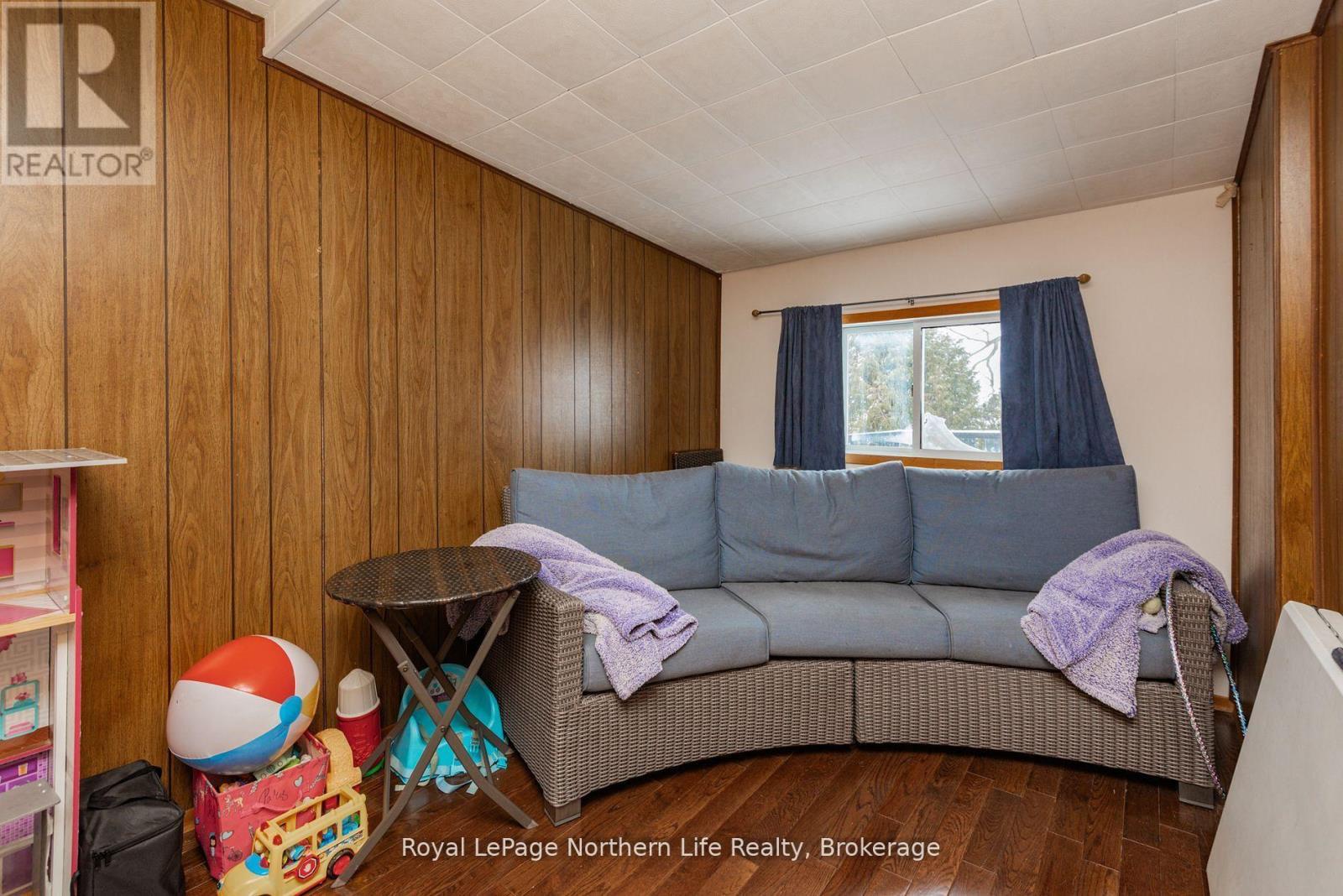 












581 BANNER AVENUE

,
North Bay (Ferris),




Ontario
P1A1X7

