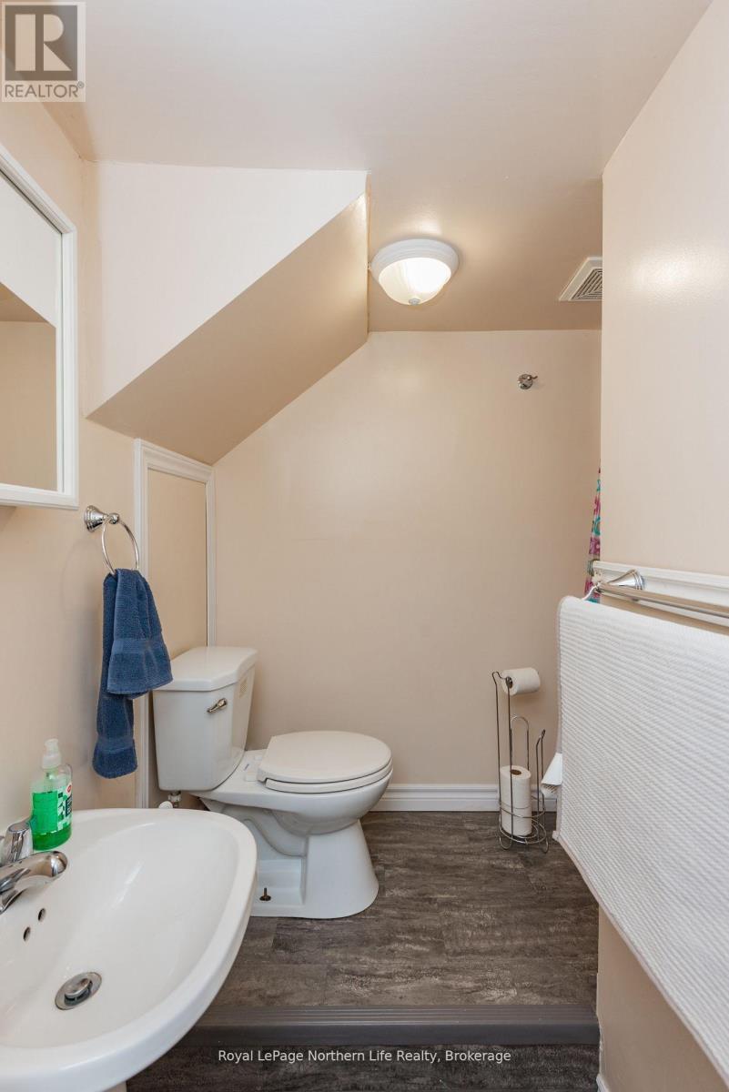 












581 BANNER AVENUE

,
North Bay (Ferris),




Ontario
P1A1X7

