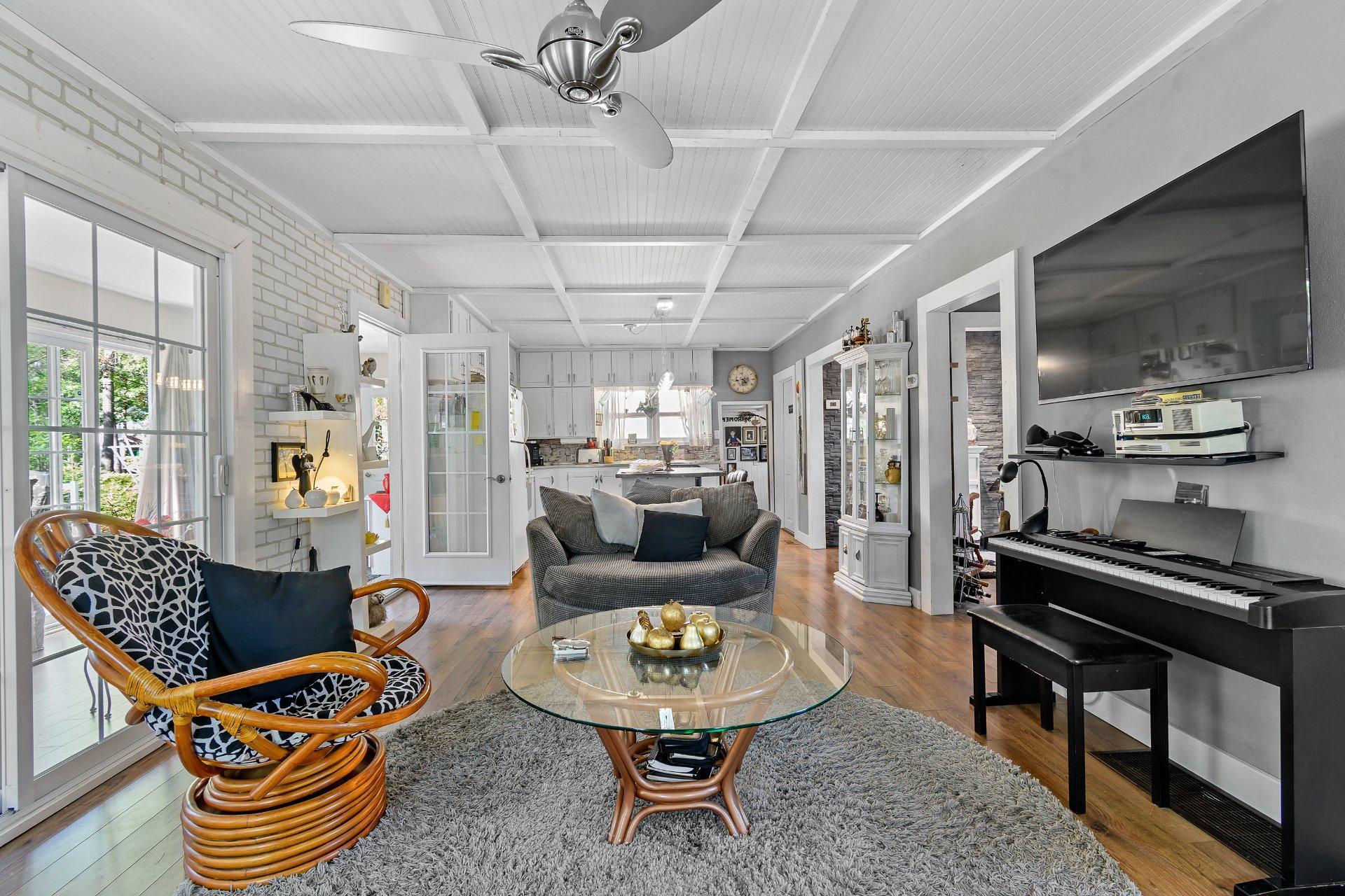 









5C


Rue McCagg

,
Clarendon,




QC
J0X2Y0


