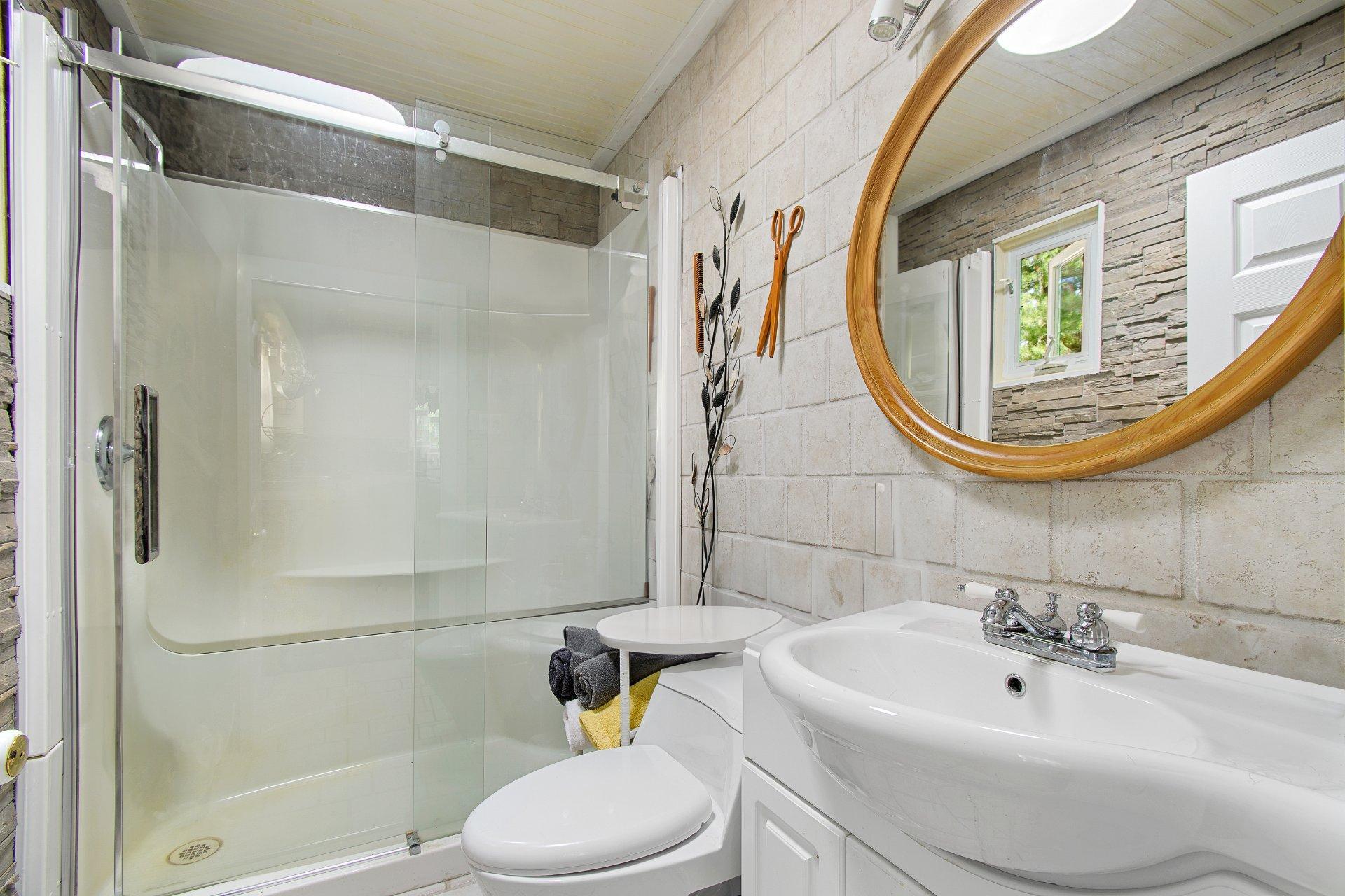 









5C


Rue McCagg

,
Clarendon,




QC
J0X2Y0

