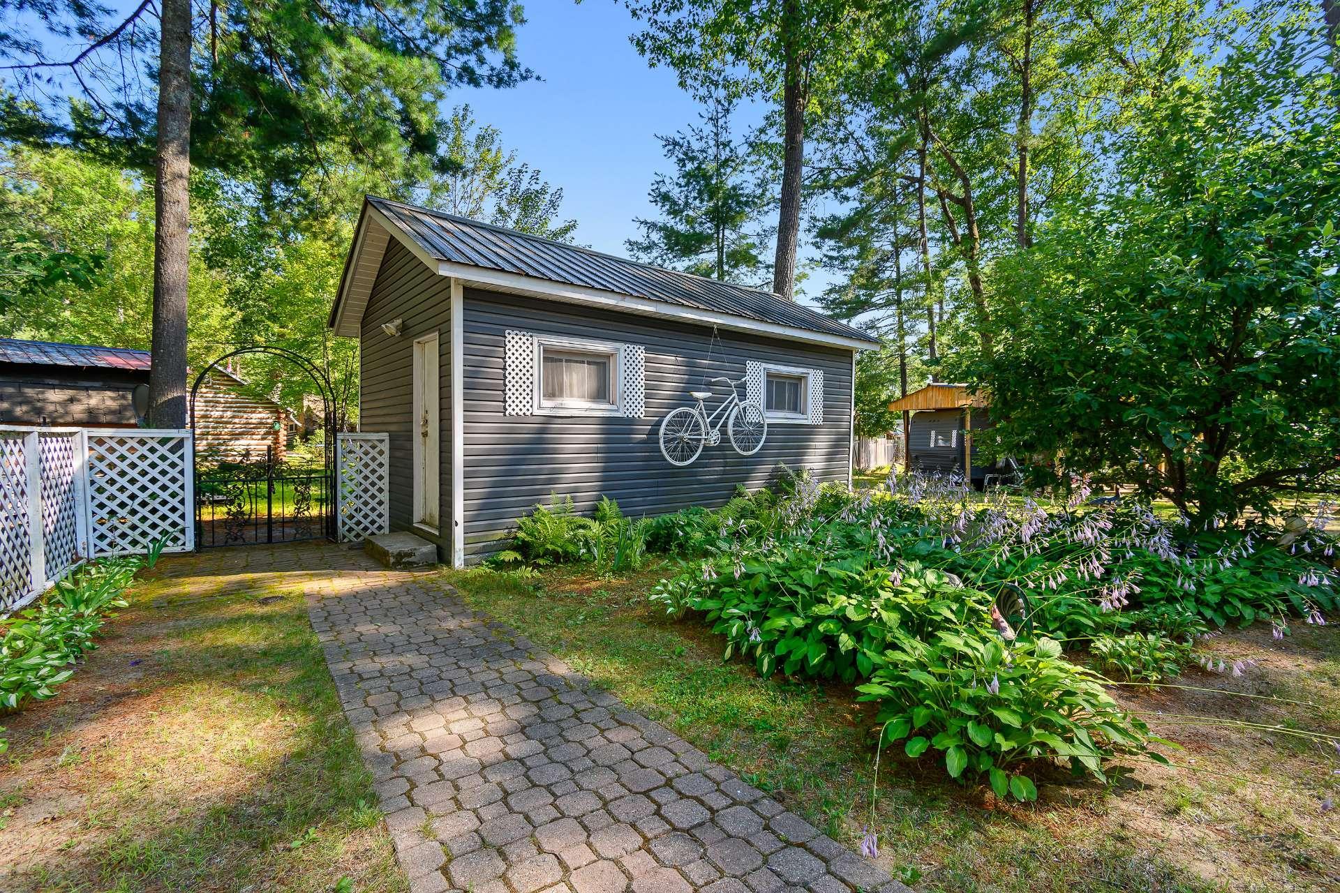 









5C


Rue McCagg

,
Clarendon,




QC
J0X2Y0

