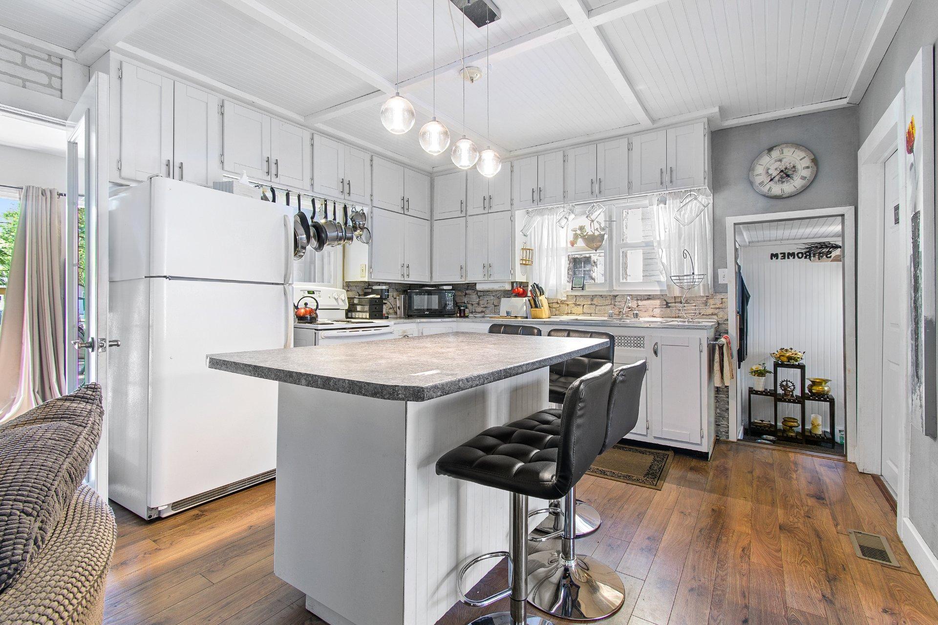









5C


Rue McCagg

,
Clarendon,




QC
J0X2Y0

