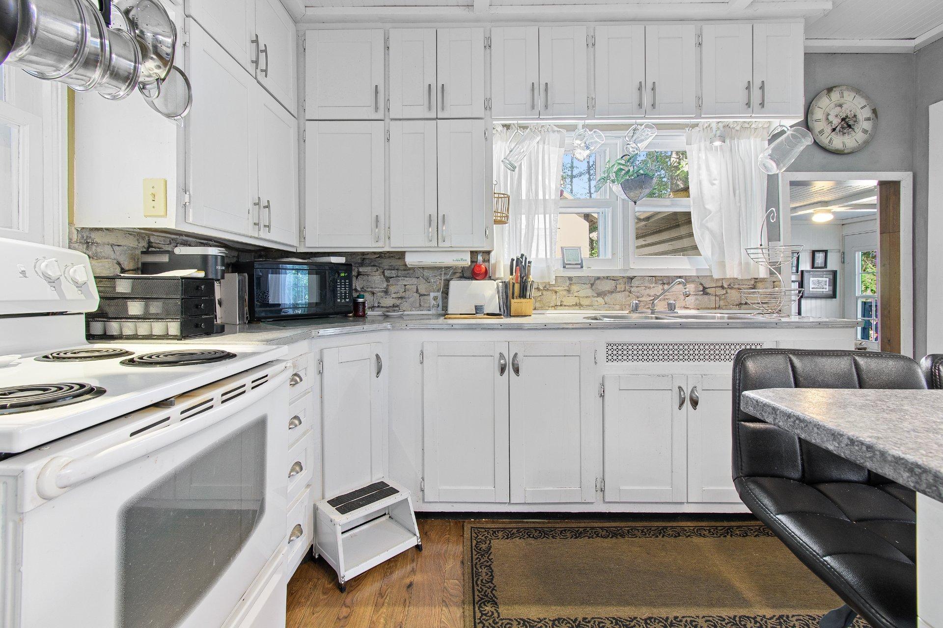 









5C


Rue McCagg

,
Clarendon,




QC
J0X2Y0

