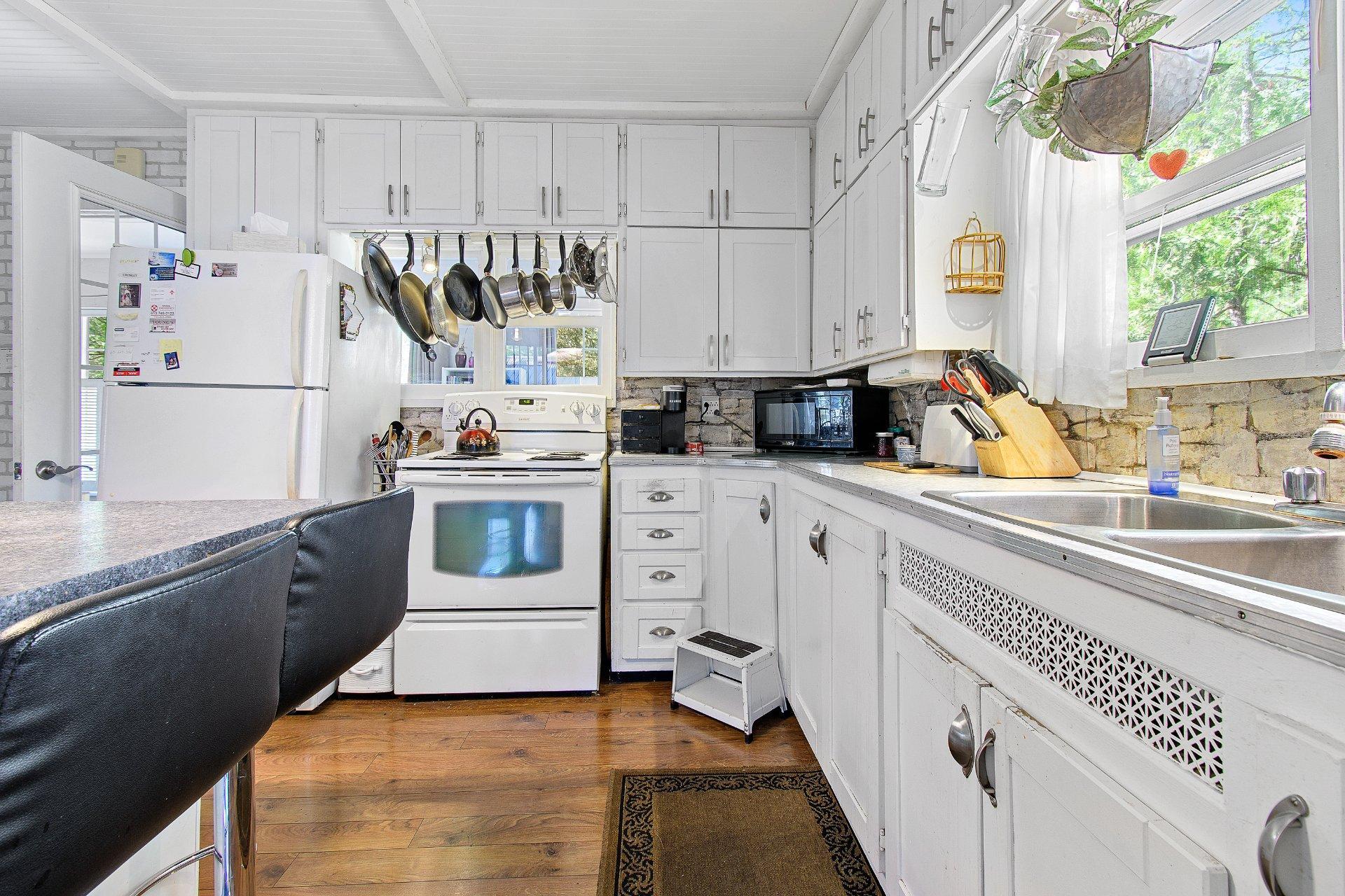 









5C


Rue McCagg

,
Clarendon,




QC
J0X2Y0


