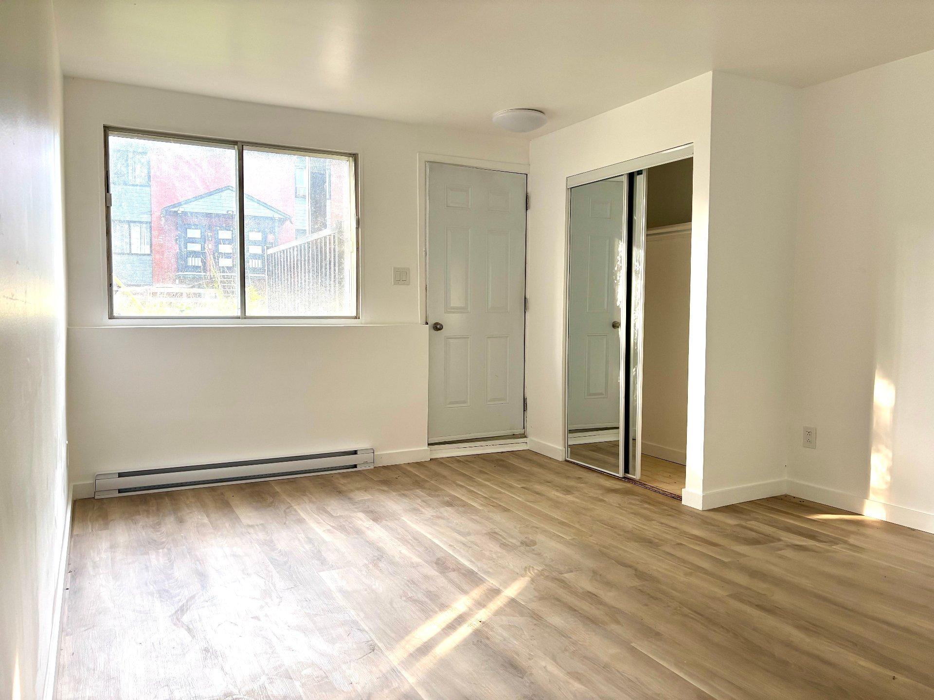 









24

 - 24A


Rue Crépin

, J,
Châteauguay,




QC
J2J2T5

