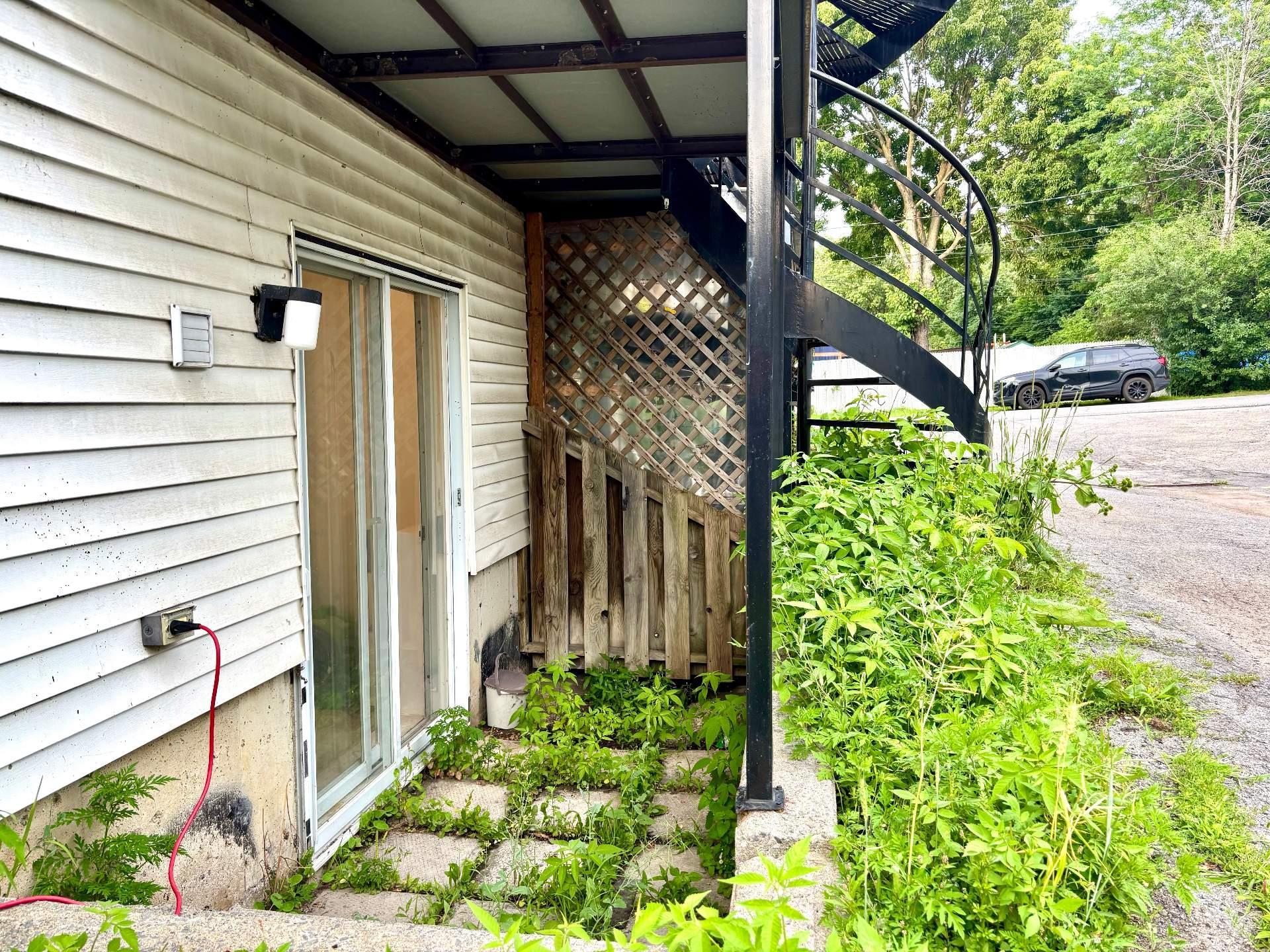 









24

 - 24A


Rue Crépin

, J,
Châteauguay,




QC
J2J2T5

