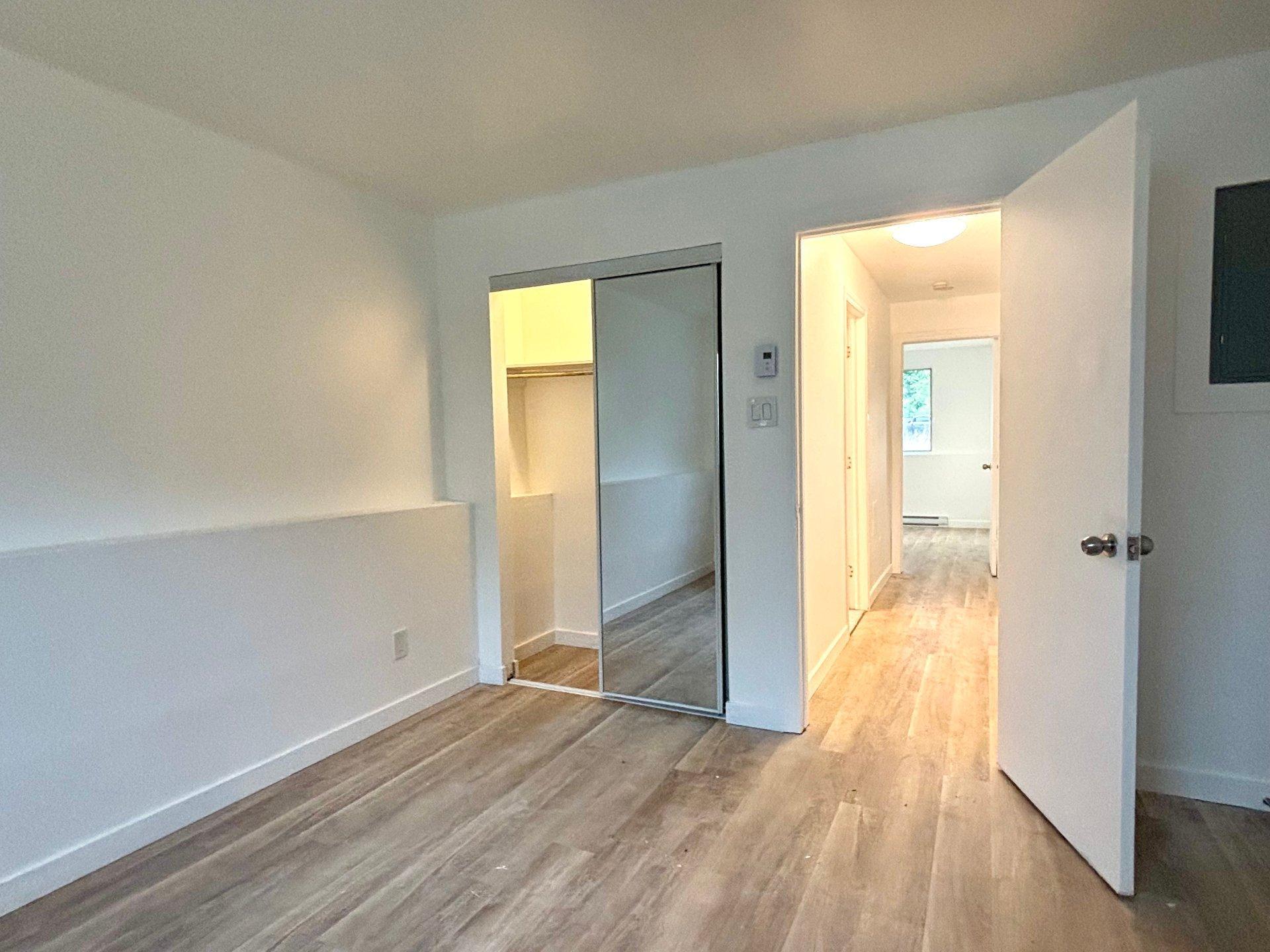









24

 - 24A


Rue Crépin

, J,
Châteauguay,




QC
J2J2T5

