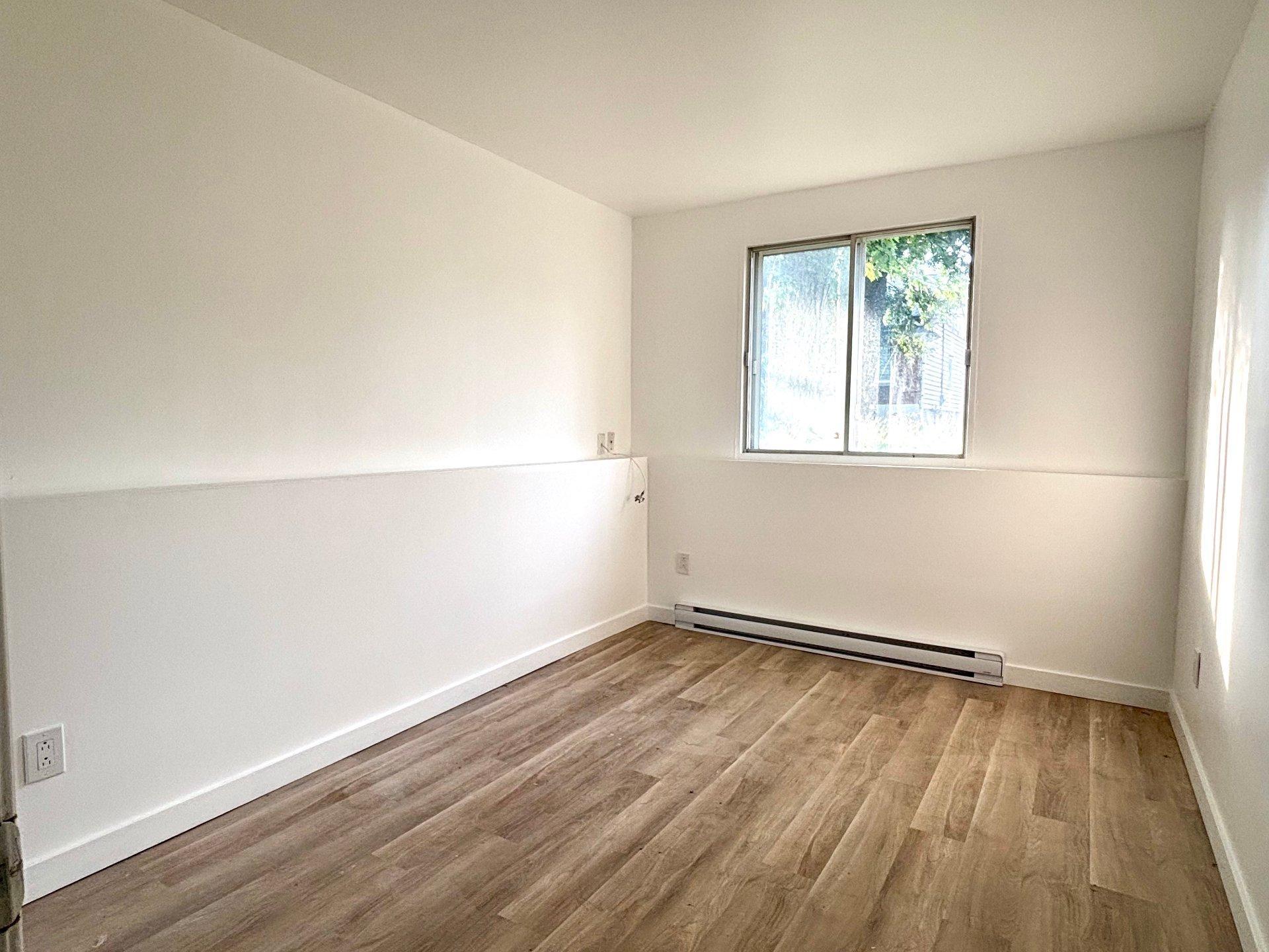 









24

 - 24A


Rue Crépin

, J,
Châteauguay,




QC
J2J2T5

