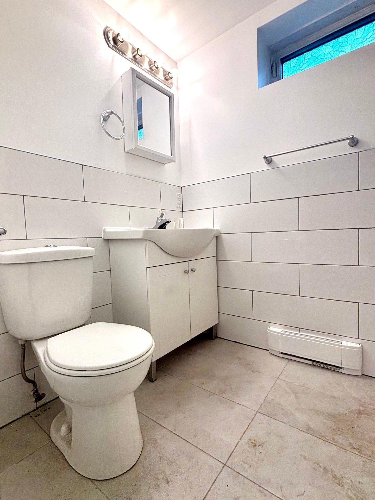 









24

 - 24A


Rue Crépin

, J,
Châteauguay,




QC
J2J2T5

