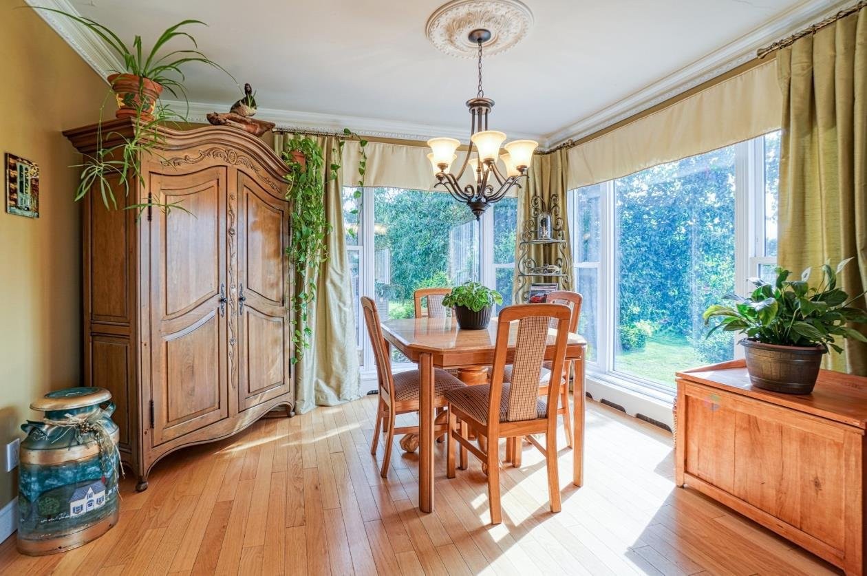 









1209

 - 1211


Ch. de la Montagne

,
Mont-Saint-Hilaire,




QC
J3G4S6

