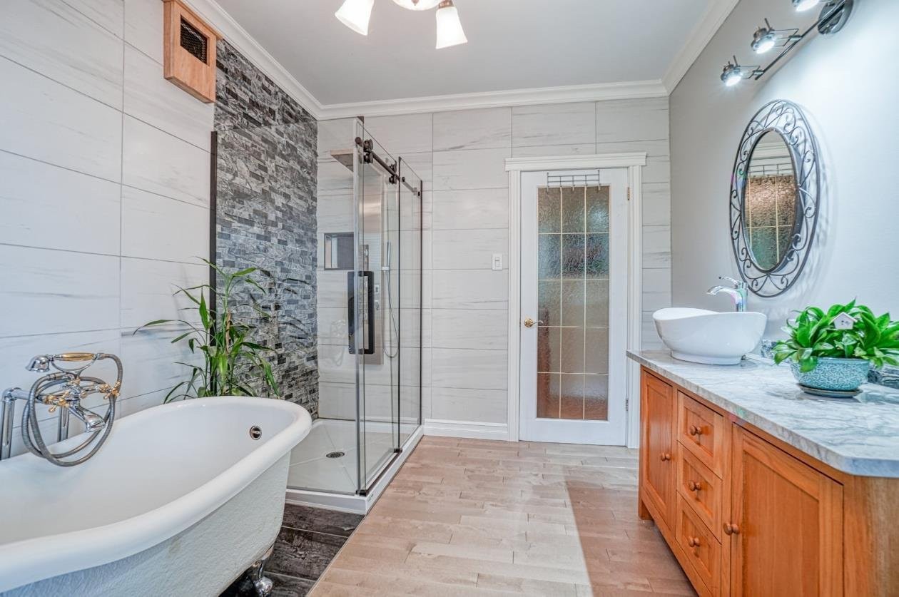 









1209

 - 1211


Ch. de la Montagne

,
Mont-Saint-Hilaire,




QC
J3G4S6

