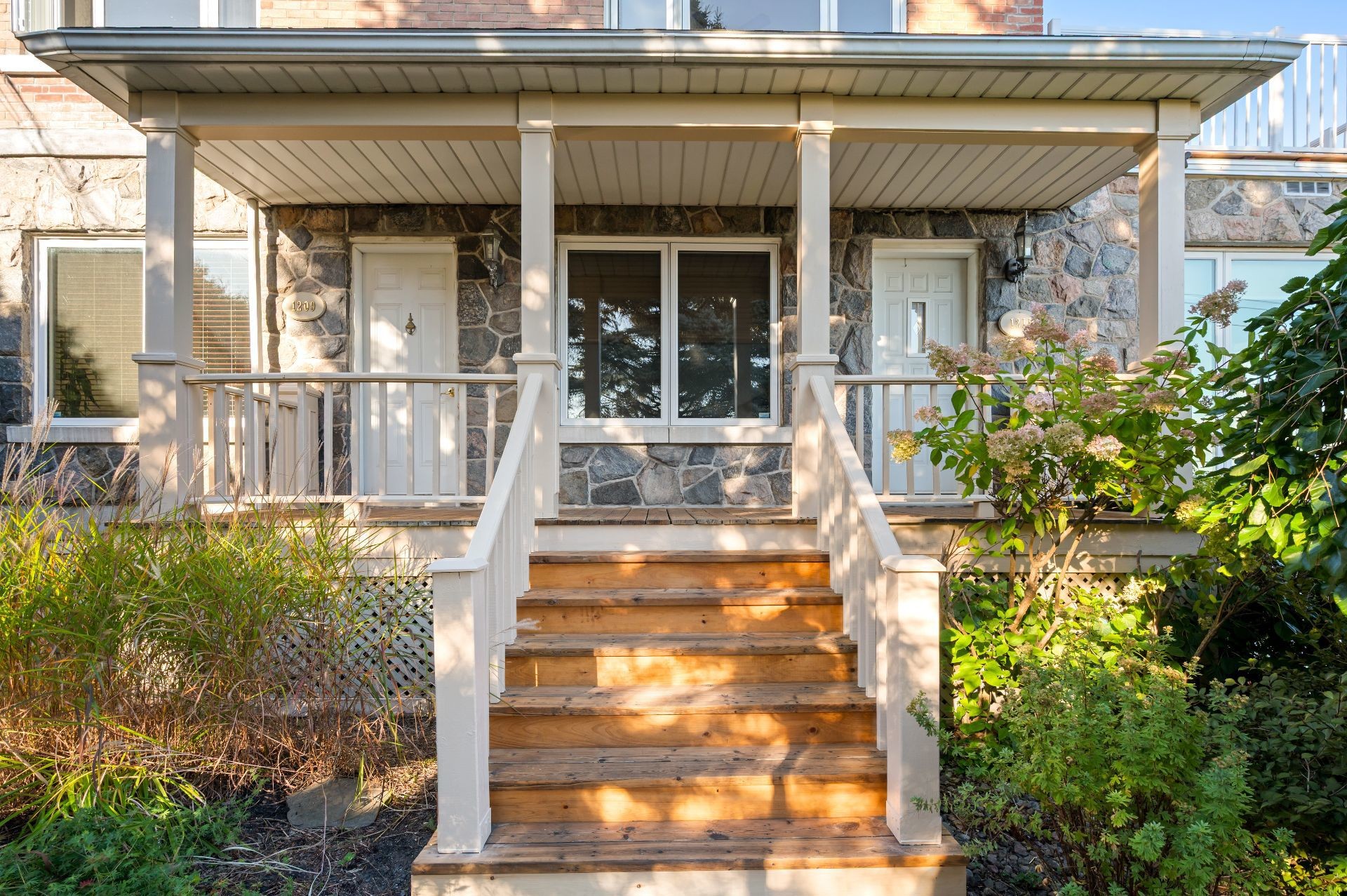 









1209

 - 1211


Ch. de la Montagne

,
Mont-Saint-Hilaire,




QC
J3G4S6

