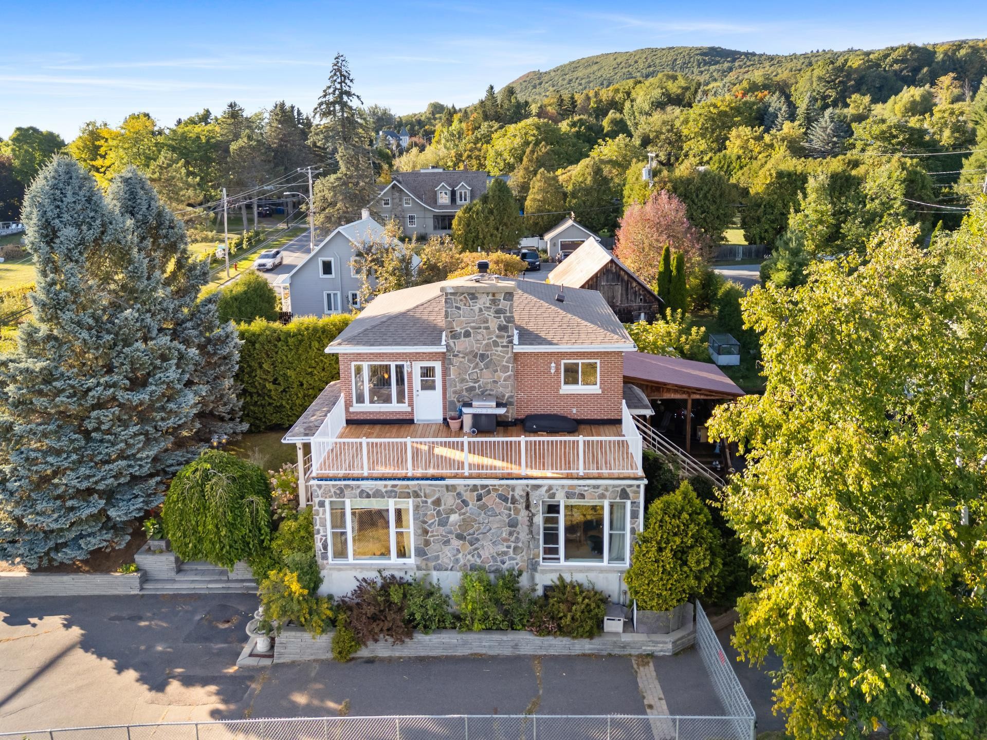 









1209

 - 1211


Ch. de la Montagne

,
Mont-Saint-Hilaire,




QC
J3G4S6

