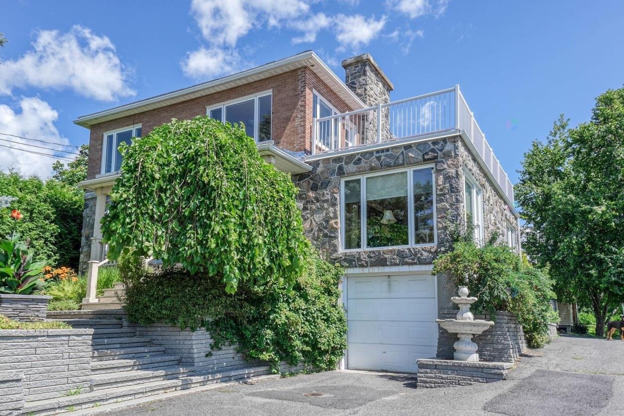 









1209

 - 1211


Ch. de la Montagne

,
Mont-Saint-Hilaire,




QC
J3G4S6

