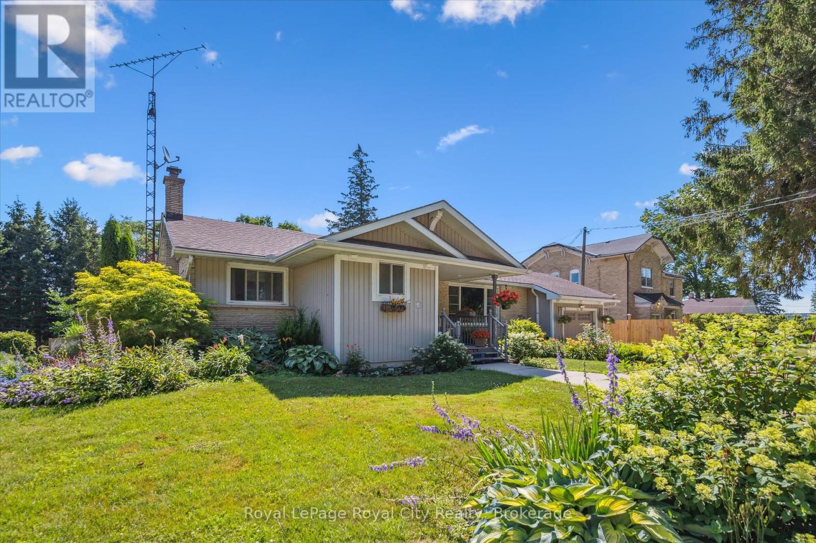 












366 PEEL STREET

,
Wellington North (Mount Forest),




Ontario
N0G2L3

