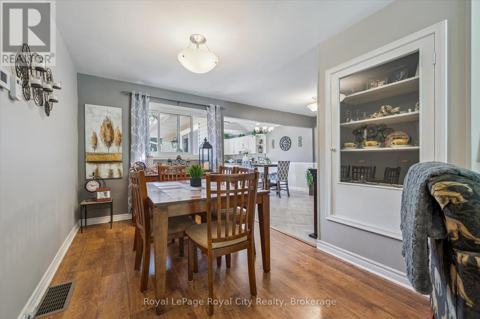 












366 PEEL STREET

,
Wellington North (Mount Forest),




Ontario
N0G2L3


