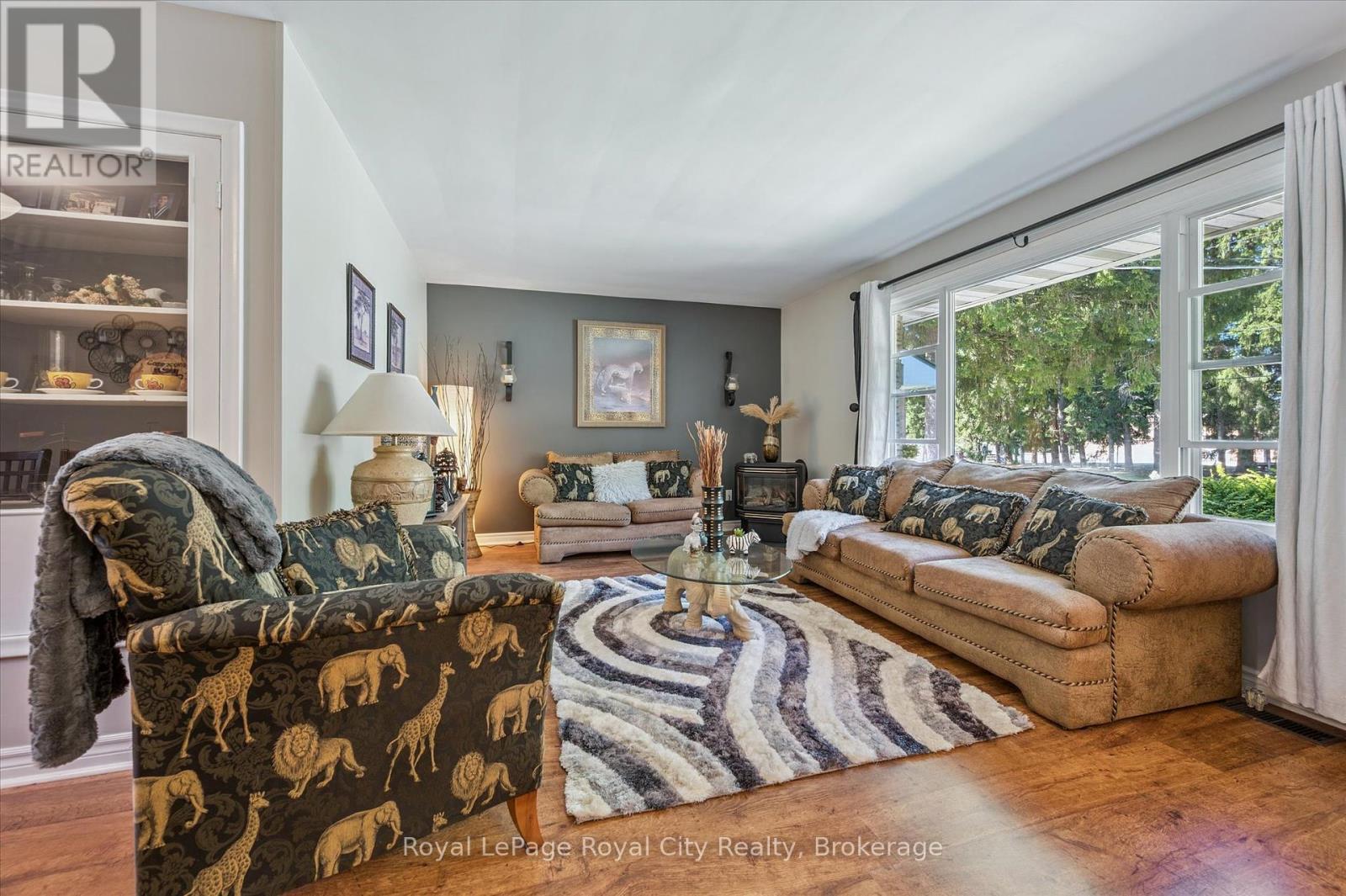 












366 PEEL STREET

,
Wellington North (Mount Forest),




Ontario
N0G2L3

