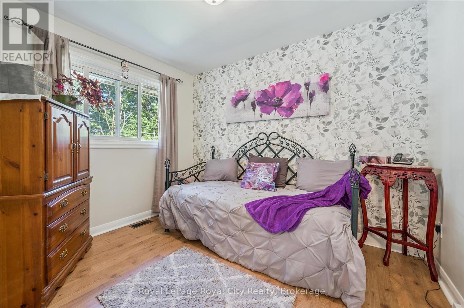 












366 PEEL STREET

,
Wellington North (Mount Forest),




Ontario
N0G2L3


