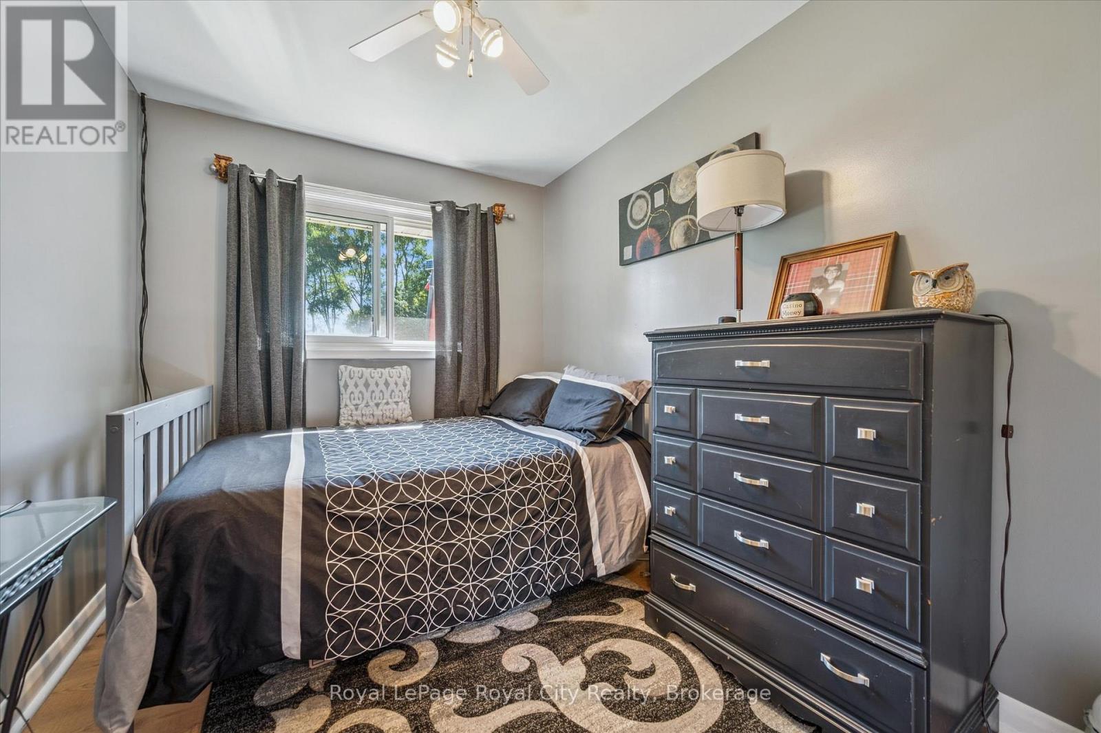 












366 PEEL STREET

,
Wellington North (Mount Forest),




Ontario
N0G2L3

