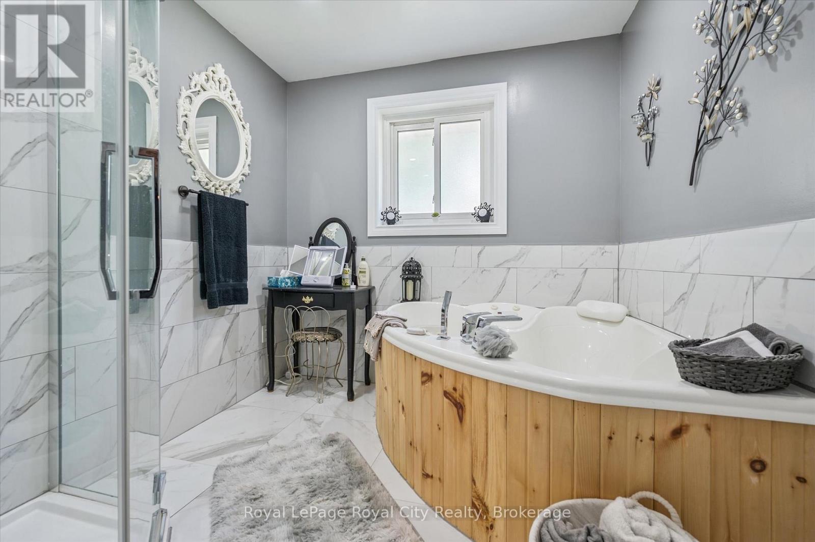 












366 PEEL STREET

,
Wellington North (Mount Forest),




Ontario
N0G2L3

