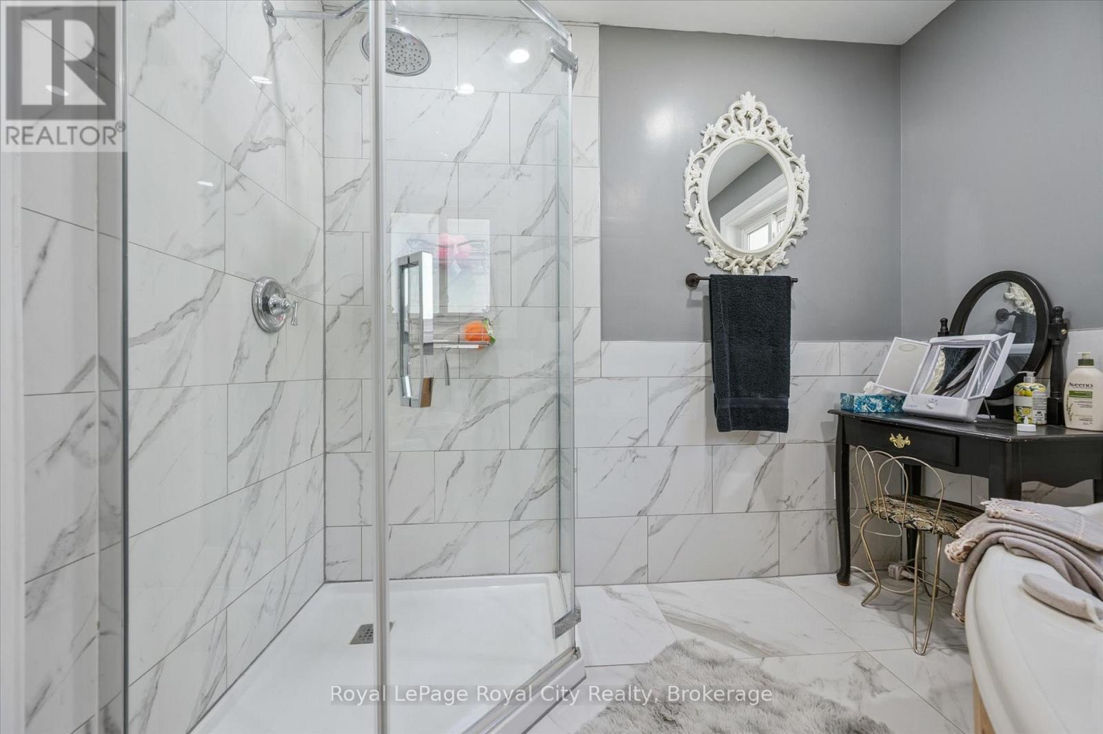 












366 PEEL STREET

,
Wellington North (Mount Forest),




Ontario
N0G2L3

