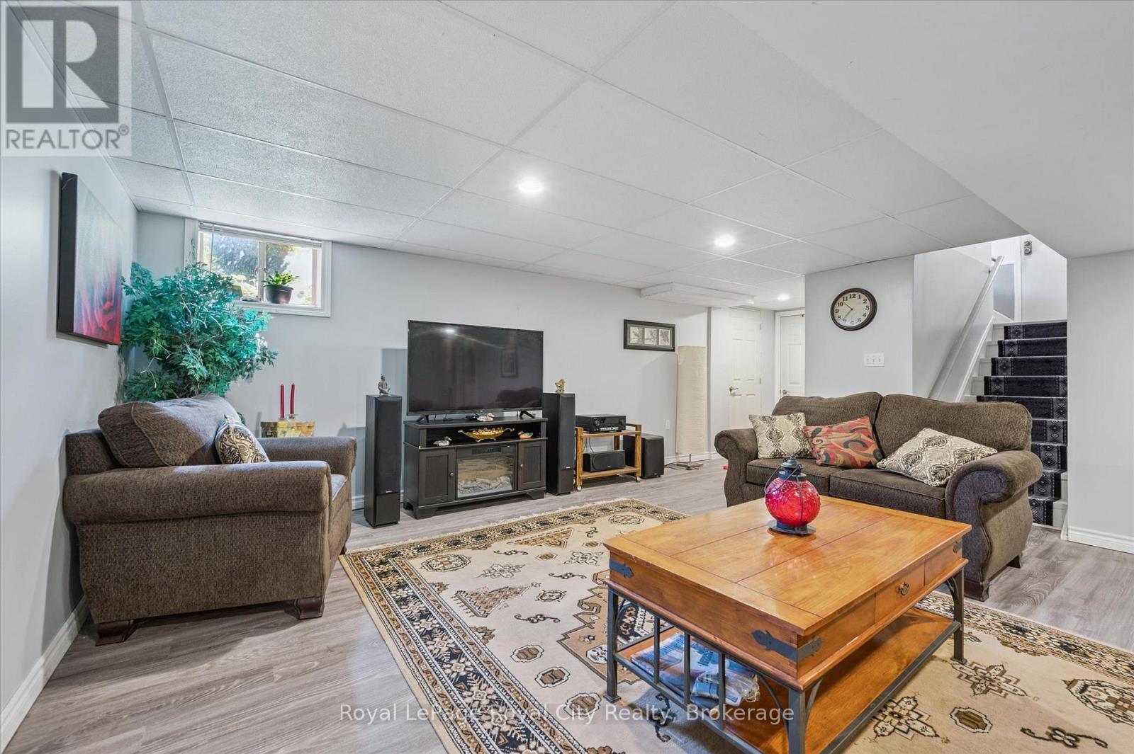












366 PEEL STREET

,
Wellington North (Mount Forest),




Ontario
N0G2L3


