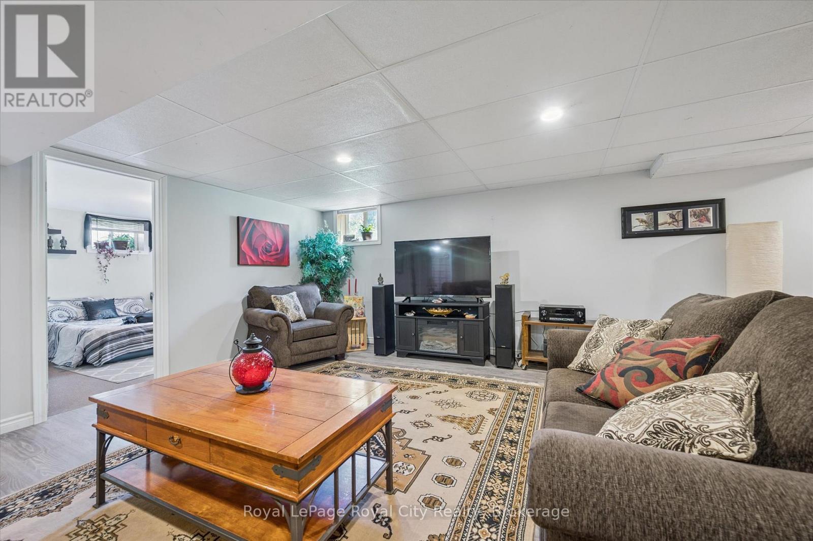 












366 PEEL STREET

,
Wellington North (Mount Forest),




Ontario
N0G2L3

