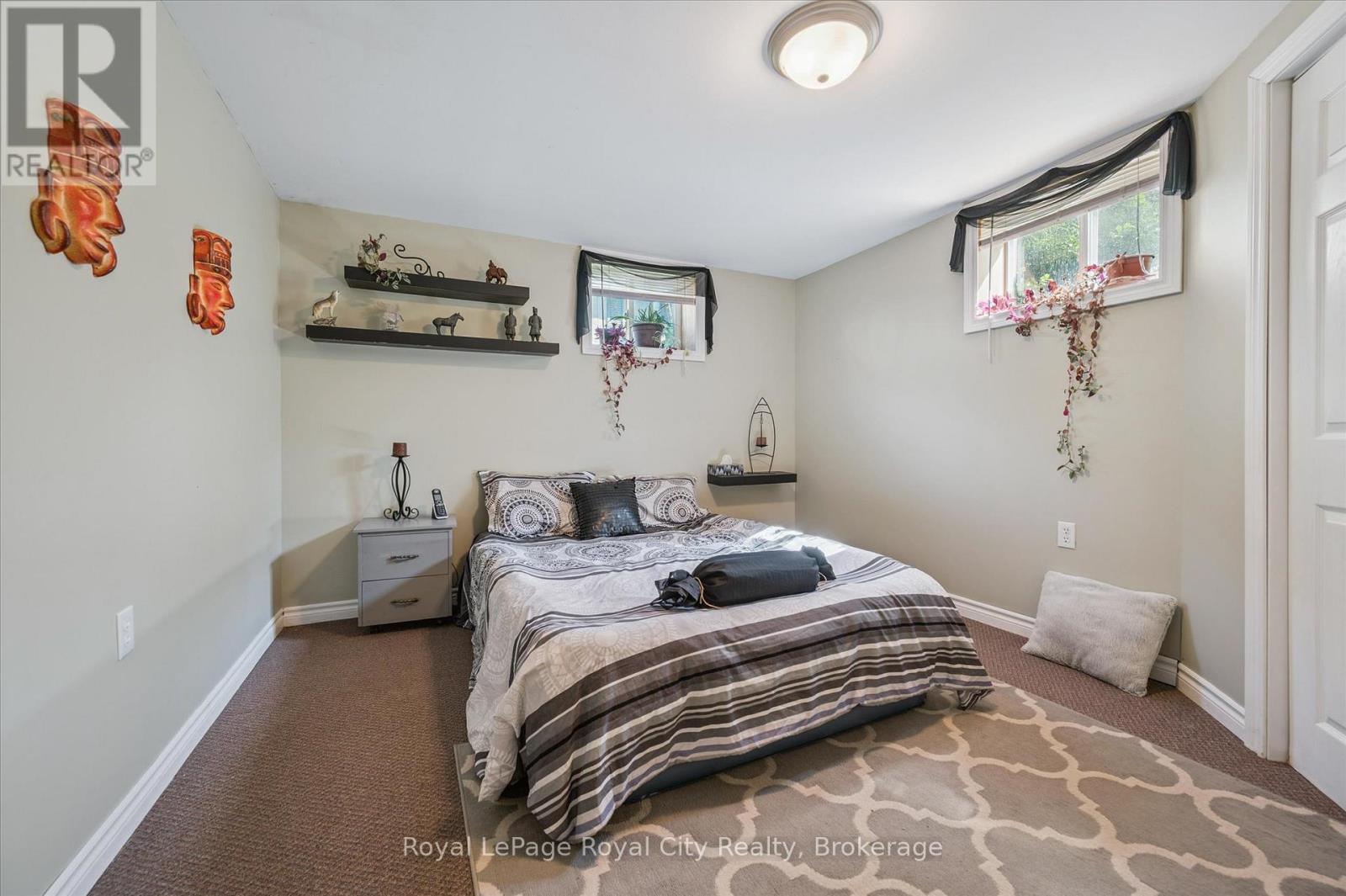 












366 PEEL STREET

,
Wellington North (Mount Forest),




Ontario
N0G2L3

