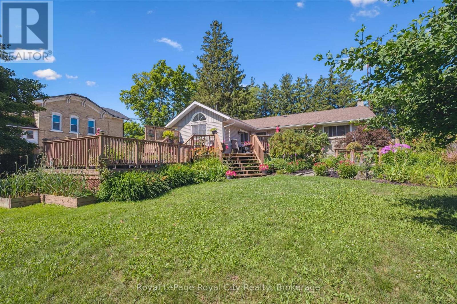 












366 PEEL STREET

,
Wellington North (Mount Forest),




Ontario
N0G2L3

