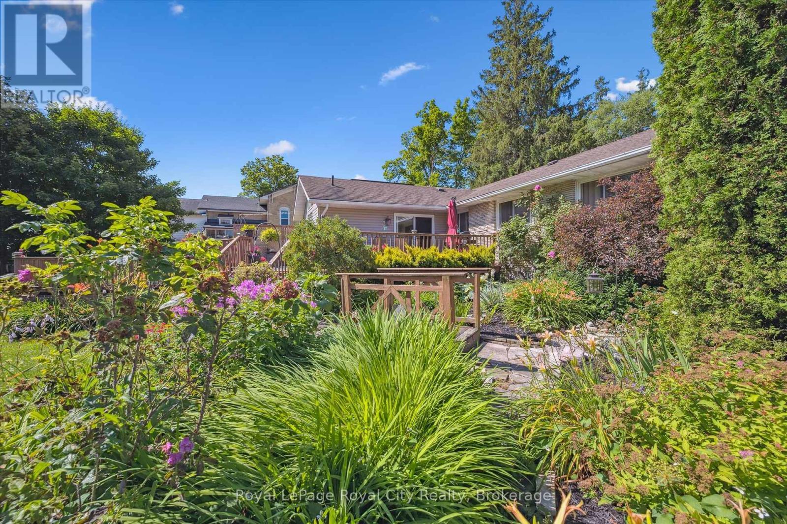












366 PEEL STREET

,
Wellington North (Mount Forest),




Ontario
N0G2L3

