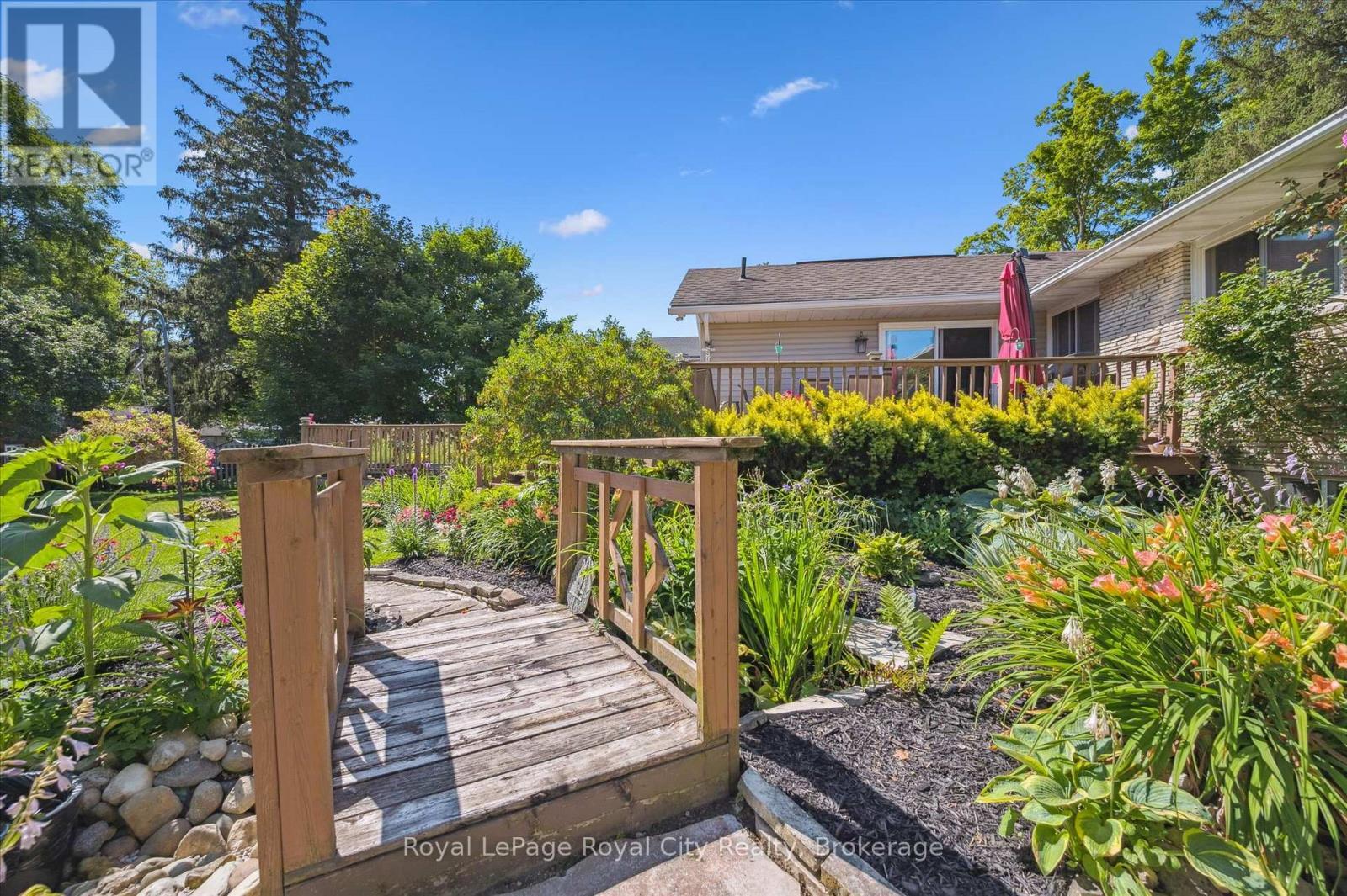 












366 PEEL STREET

,
Wellington North (Mount Forest),




Ontario
N0G2L3

