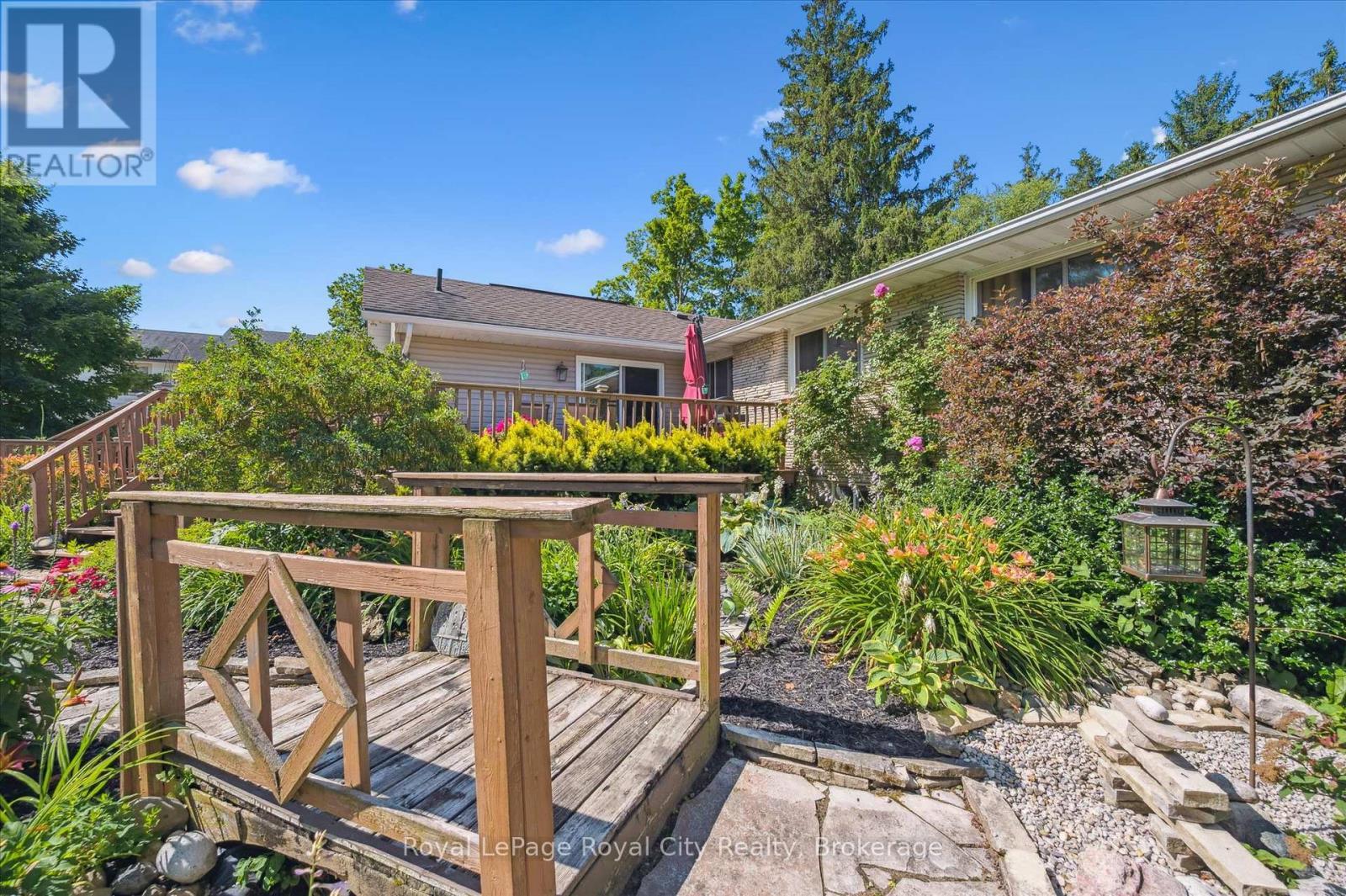 












366 PEEL STREET

,
Wellington North (Mount Forest),




Ontario
N0G2L3

