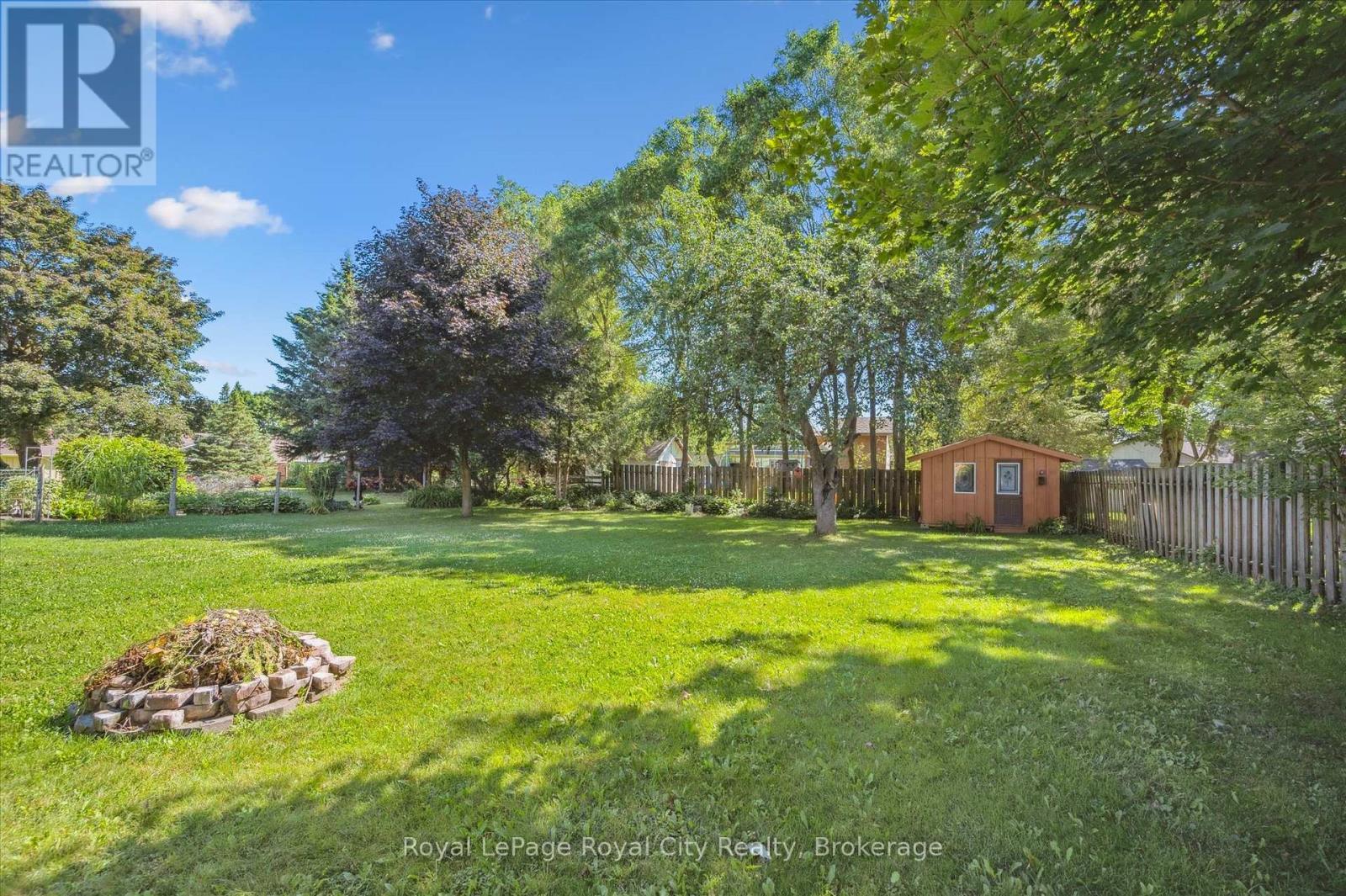 












366 PEEL STREET

,
Wellington North (Mount Forest),




Ontario
N0G2L3

