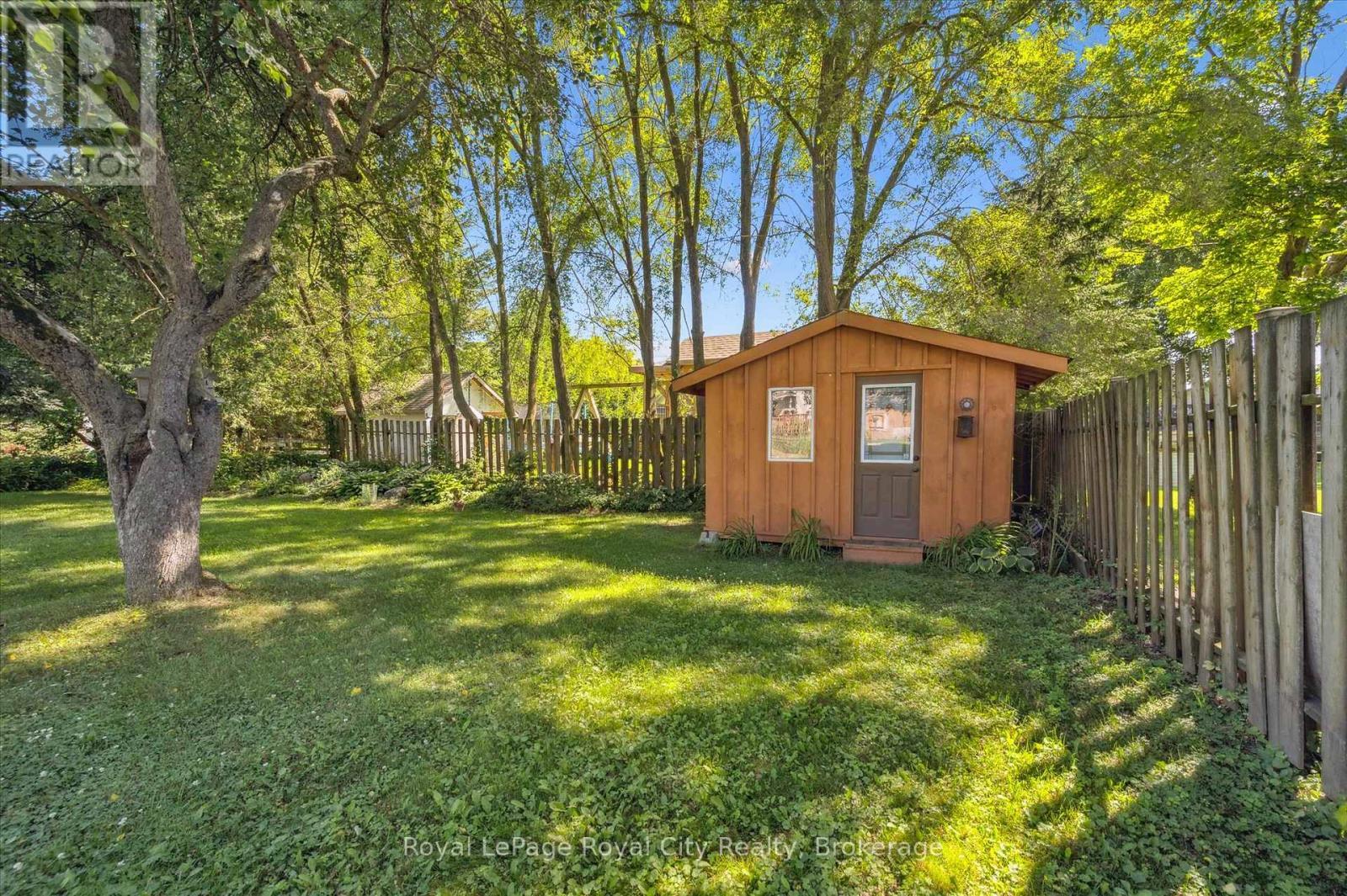 












366 PEEL STREET

,
Wellington North (Mount Forest),




Ontario
N0G2L3

