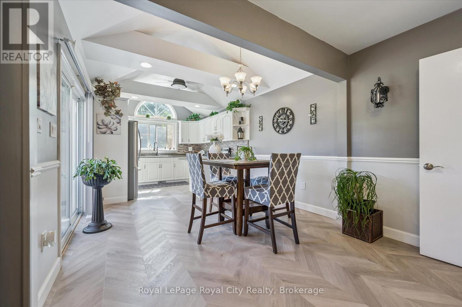 












366 PEEL STREET

,
Wellington North (Mount Forest),




Ontario
N0G2L3

